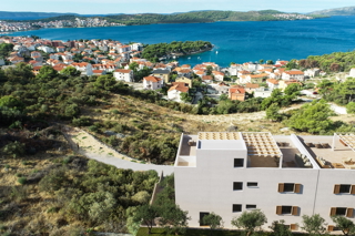 Dvosobni penthouse z razgledom na morje in strešno teraso na Čiovu, območje Salduna blizu kampa Rožac - 72 m2 + 85 m2 strešna terasa